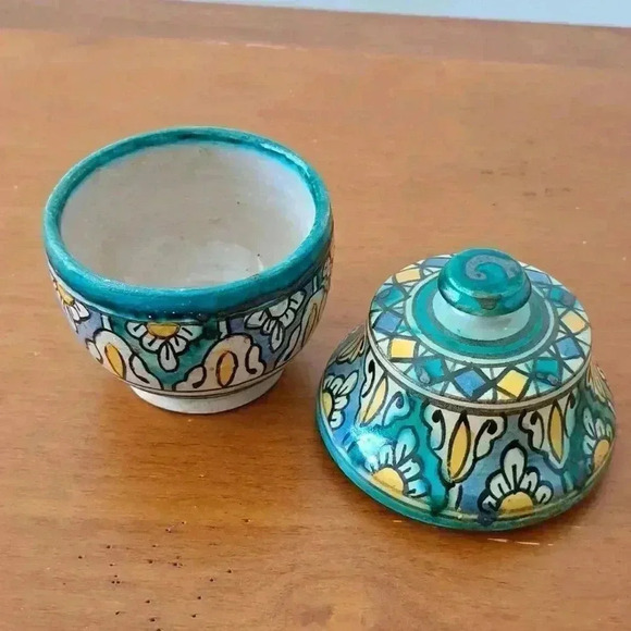 Small BOWL LIDDED PART OF THEE PIECE VINTAGE MOORISH HAND MADE COLLE… - Picture 3 of 9